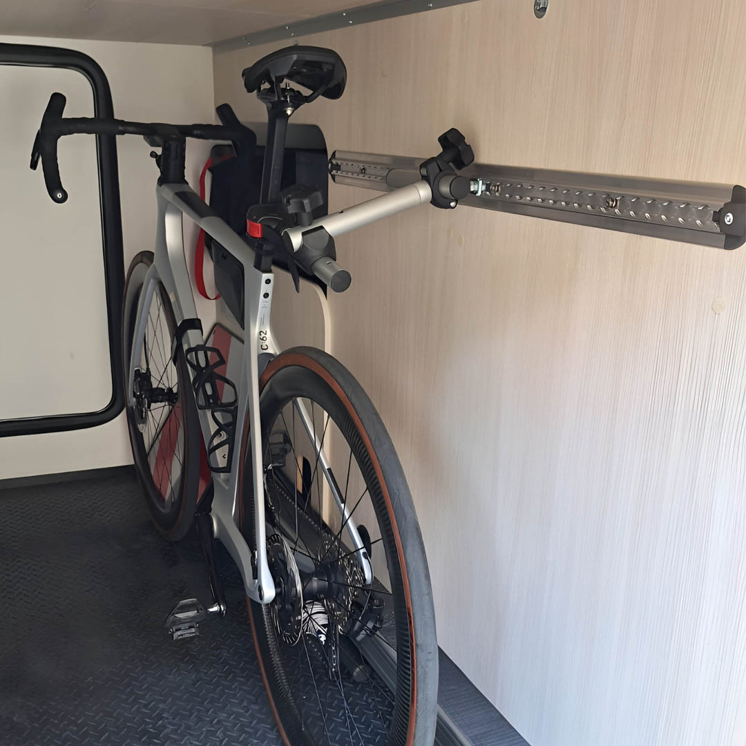 Fahrrad-Halterung in der Heckgarage