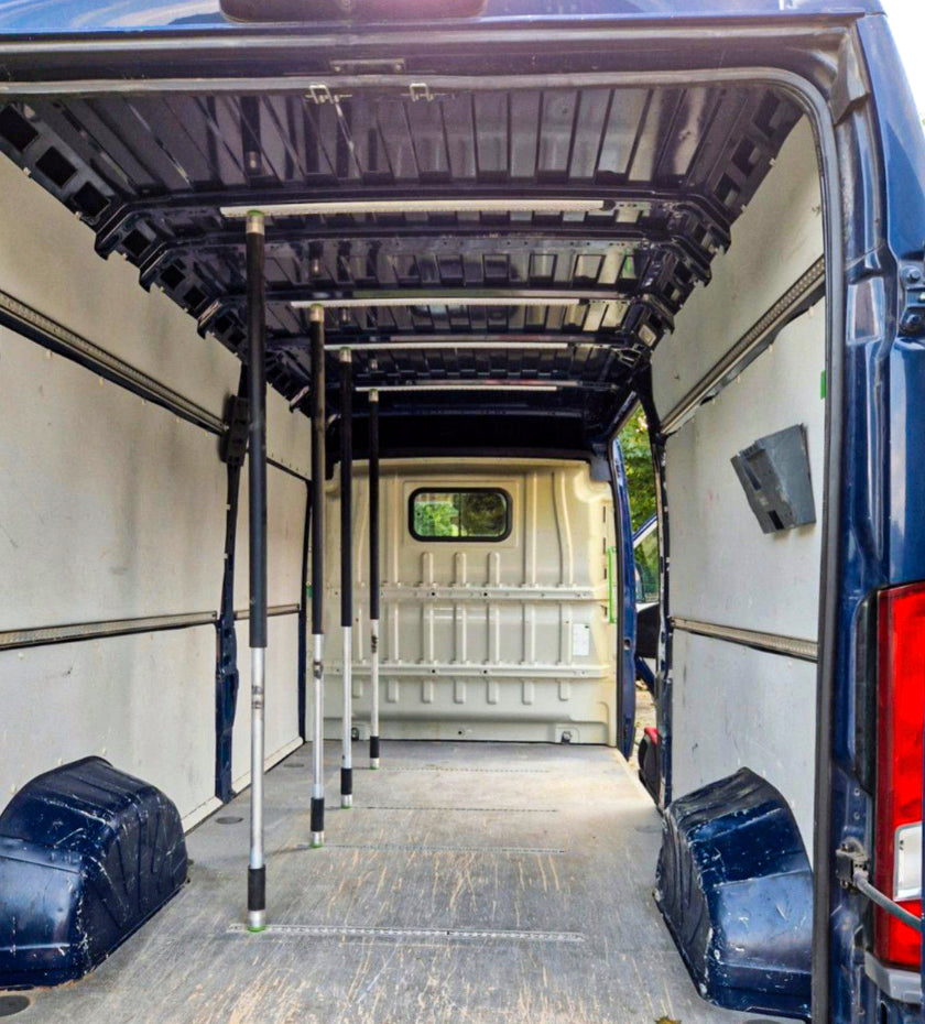 Sperrstangen im Transporter