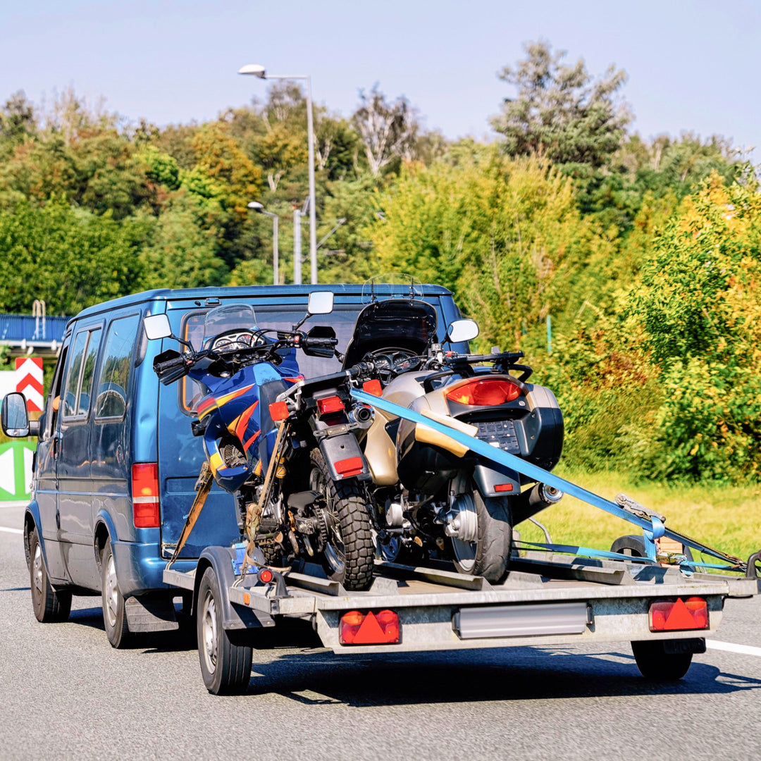 Motorrad Sicherung auf einem Anhänger