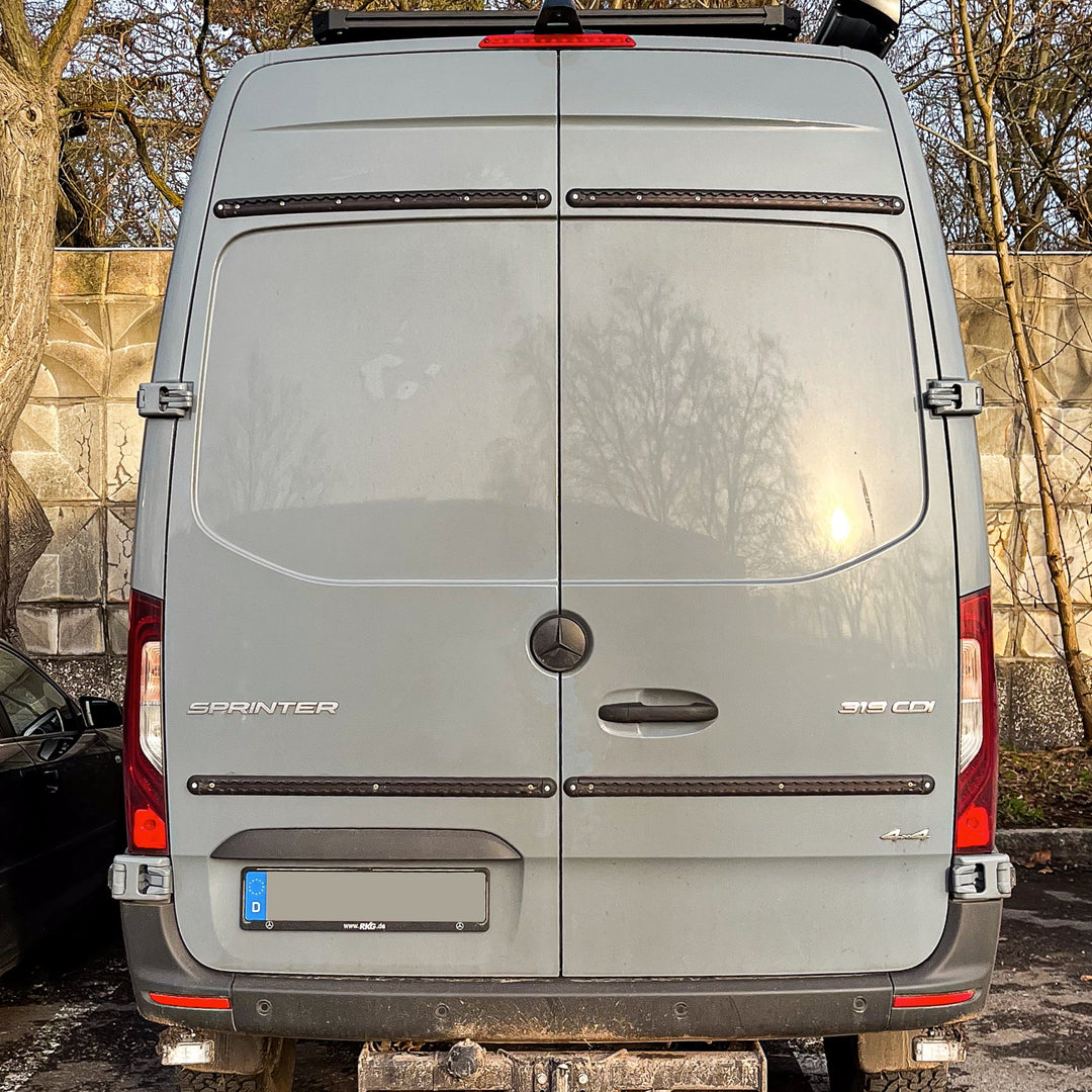 Airlineschienen am Heck eines Sprinters